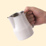 Pitcher Blanca Pico Redondo 350ml (11 oz) Arte Latte - Image 2